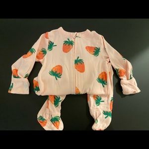 Old navy baby jammies 6-9 mon
